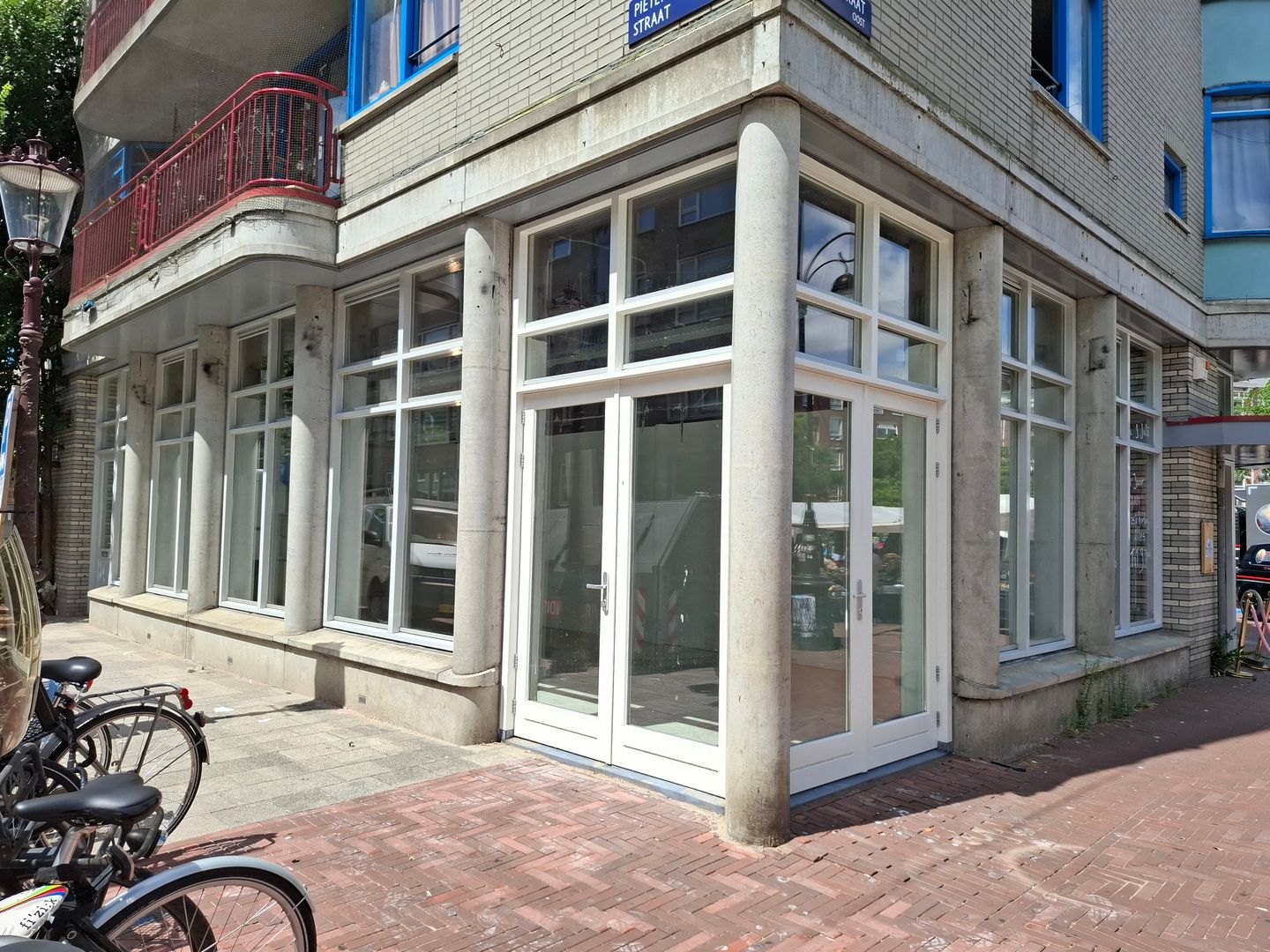 View photo 1 of Dapperstraat 70