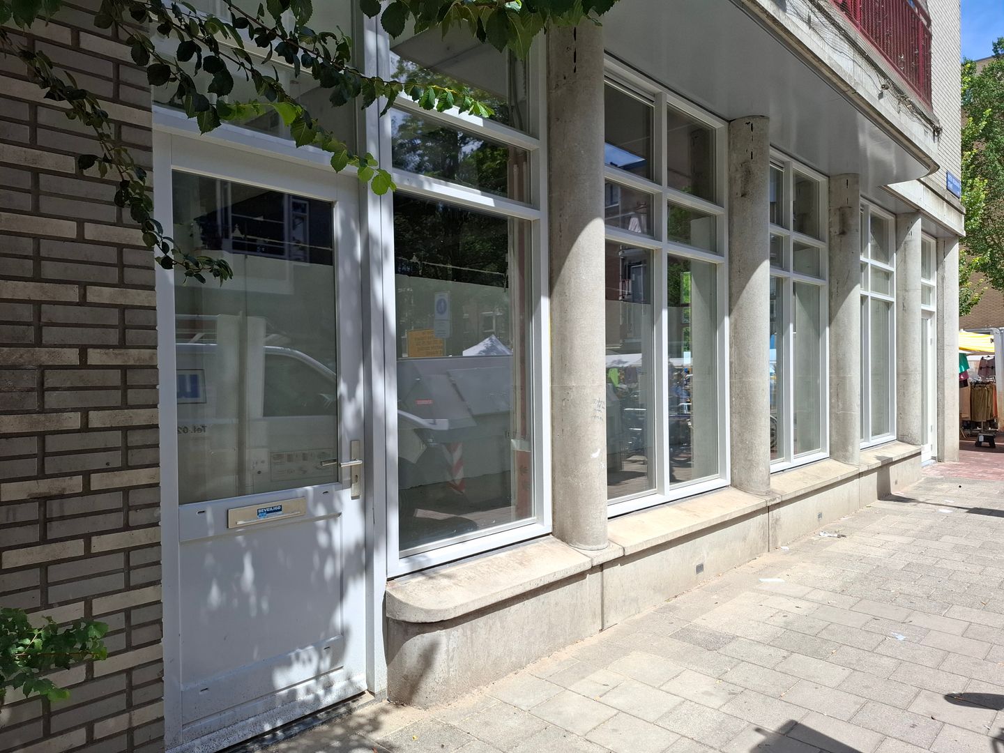 View photo 3 of Dapperstraat 70