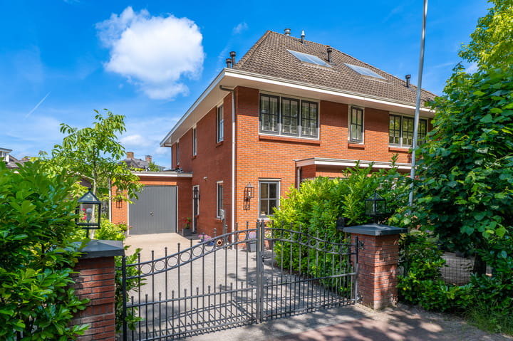 Twee-onder-één-kap te koop: Hanrathsingel 17, Laren (Nh)