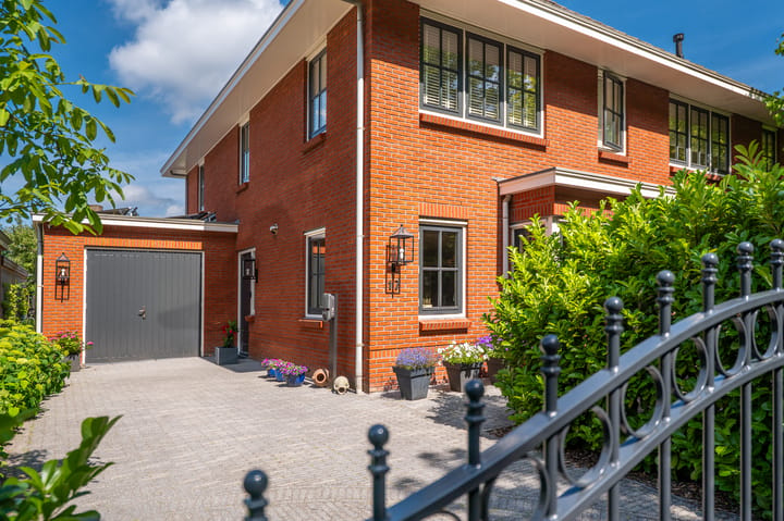 Twee-onder-één-kap te koop: Hanrathsingel 17, Laren (Nh)