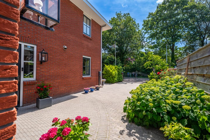 Twee-onder-één-kap te koop: Hanrathsingel 17, Laren (Nh)