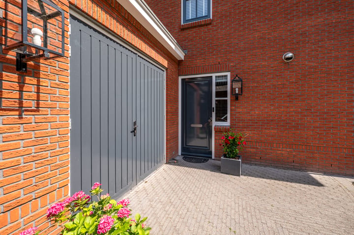 Twee-onder-één-kap te koop: Hanrathsingel 17, Laren (Nh)