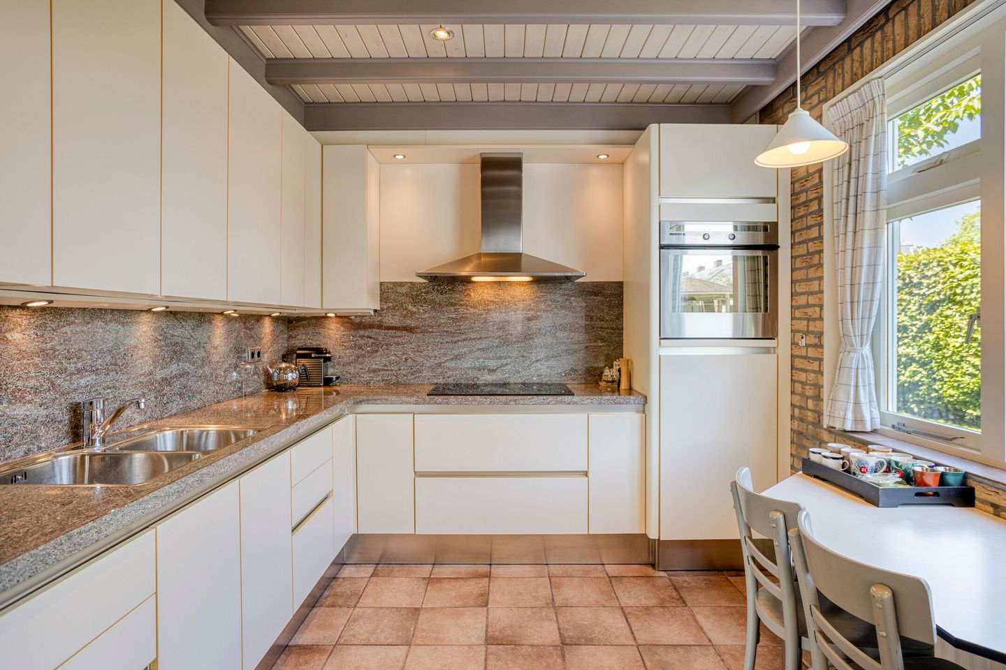 Photo 14 of Raadhuisstraat 106