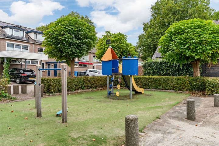 Tussenwoning te koop: Amsteloord 34, Woerden