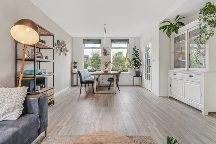 Vrijstaande woning te koop: Middel 12, Westzaan