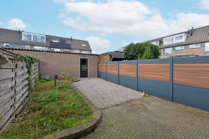 Tussenwoning te koop: Lijsterbeslaan 46, Ter Aar