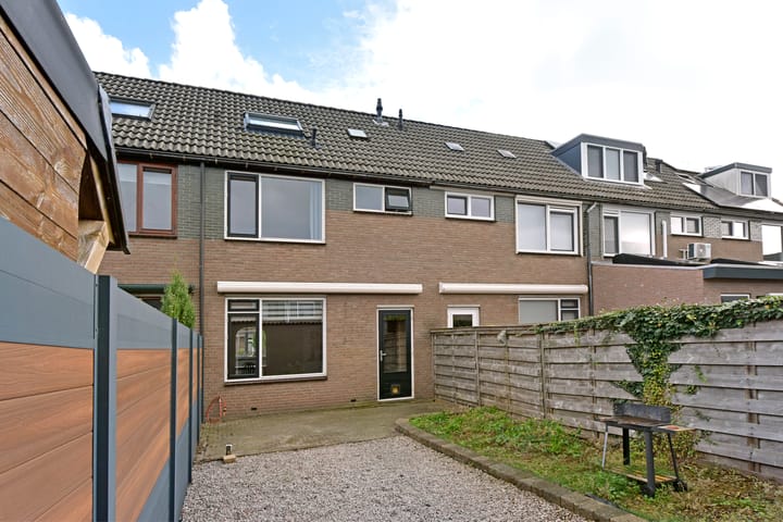 Tussenwoning te koop: Lijsterbeslaan 46, Ter Aar