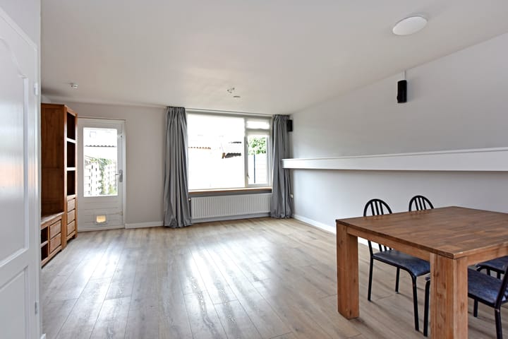 Tussenwoning te koop: Lijsterbeslaan 46, Ter Aar