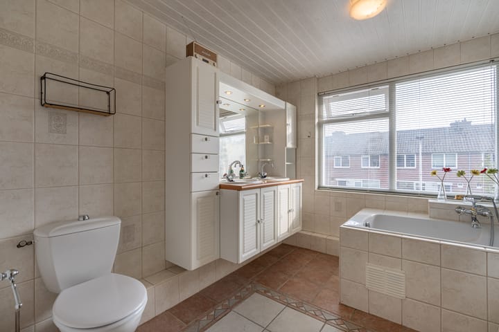 Tussenwoning te koop: Hopperus Bumaperk 13, Drachten