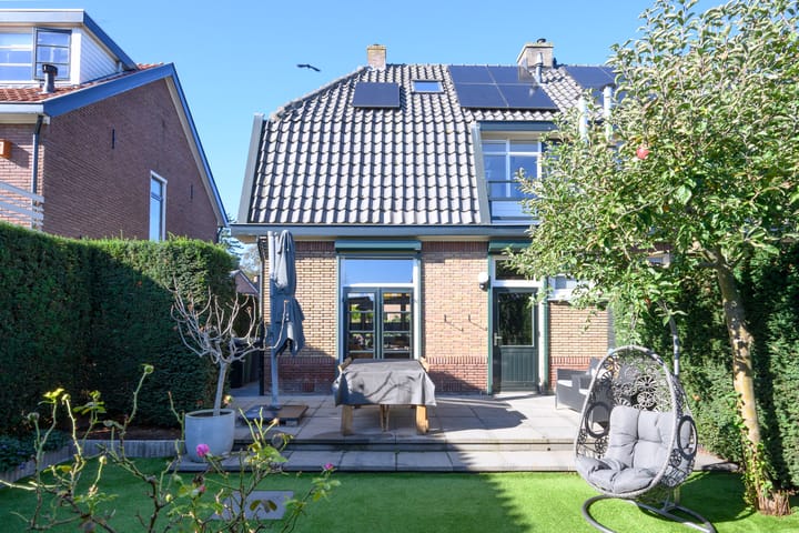 Twee-onder-één-kap te koop: Meidoornlaan 10, Brummen