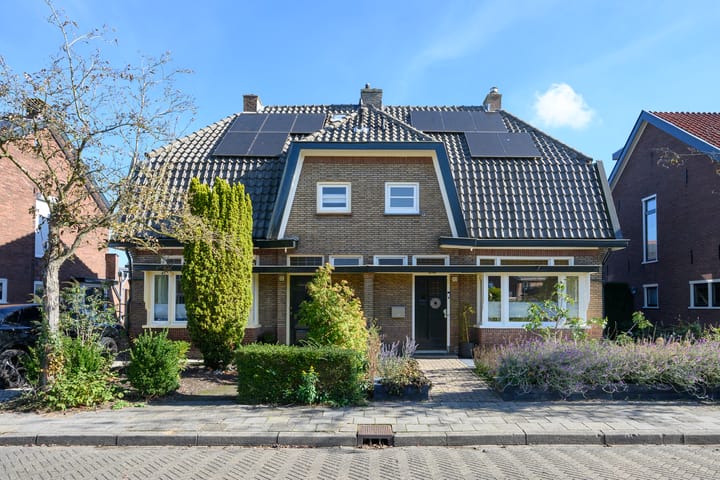 Twee-onder-één-kap te koop: Meidoornlaan 10, Brummen
