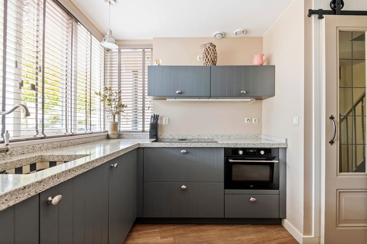 Twee-onder-één-kap te koop: F.J. Ebbensstraat 74, Tiel
