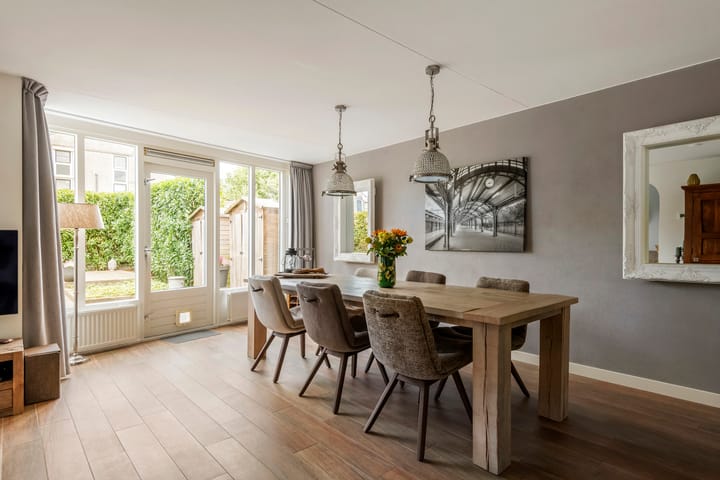Twee-onder-één-kap te koop: F.J. Ebbensstraat 74, Tiel