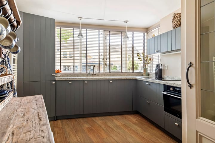 Twee-onder-één-kap te koop: F.J. Ebbensstraat 74, Tiel