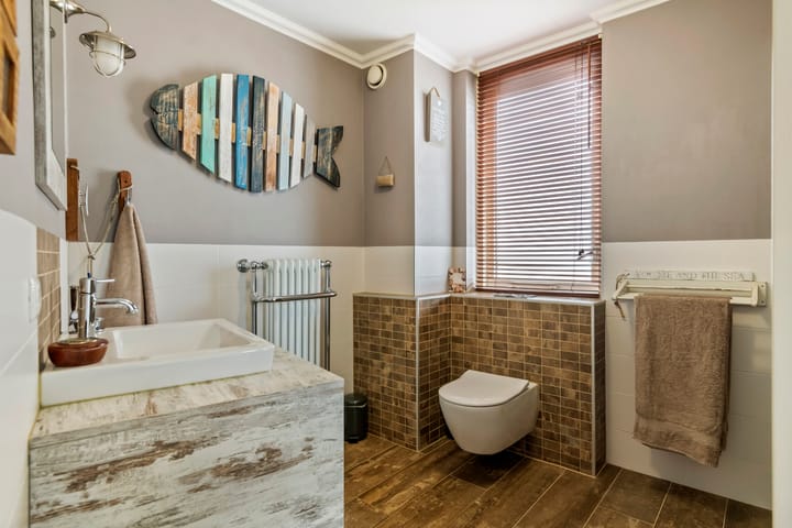 Twee-onder-één-kap te koop: F.J. Ebbensstraat 74, Tiel