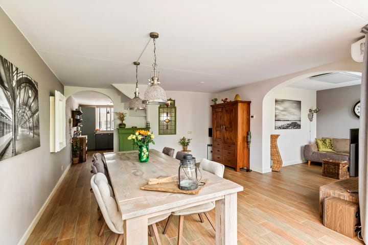 Twee-onder-één-kap te koop: F.J. Ebbensstraat 74, Tiel