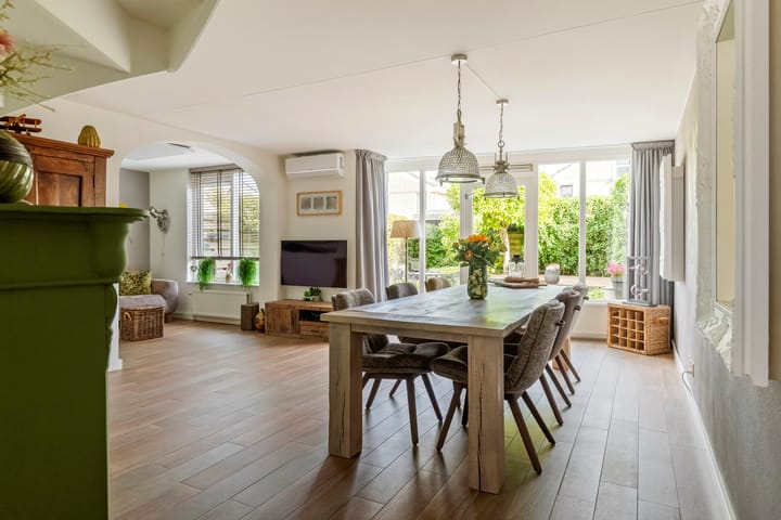 Twee-onder-één-kap te koop: F.J. Ebbensstraat 74, Tiel