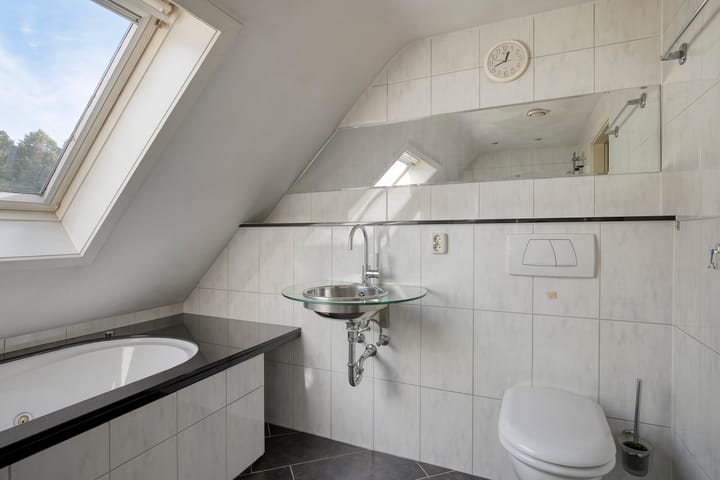 Tussenwoning te koop: Linge 19, Tilburg