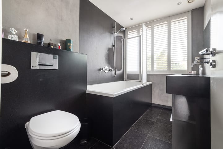 Tussenwoning te koop: Van Ballegooijsingel 80, Rotterdam