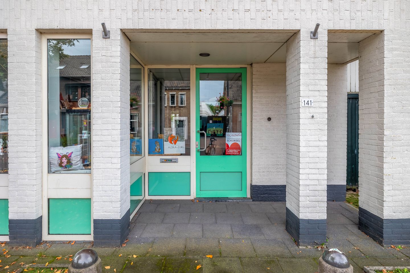 View photo 2 of Hoofdstraat 141