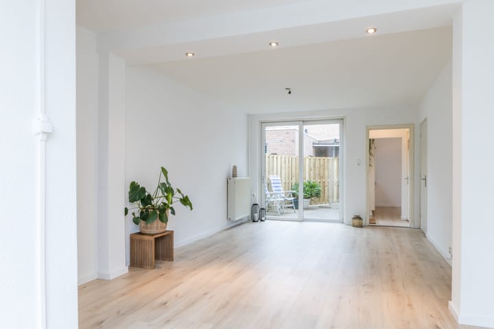 Tussenwoning te koop: Tenelenweg 110, Voerendaal