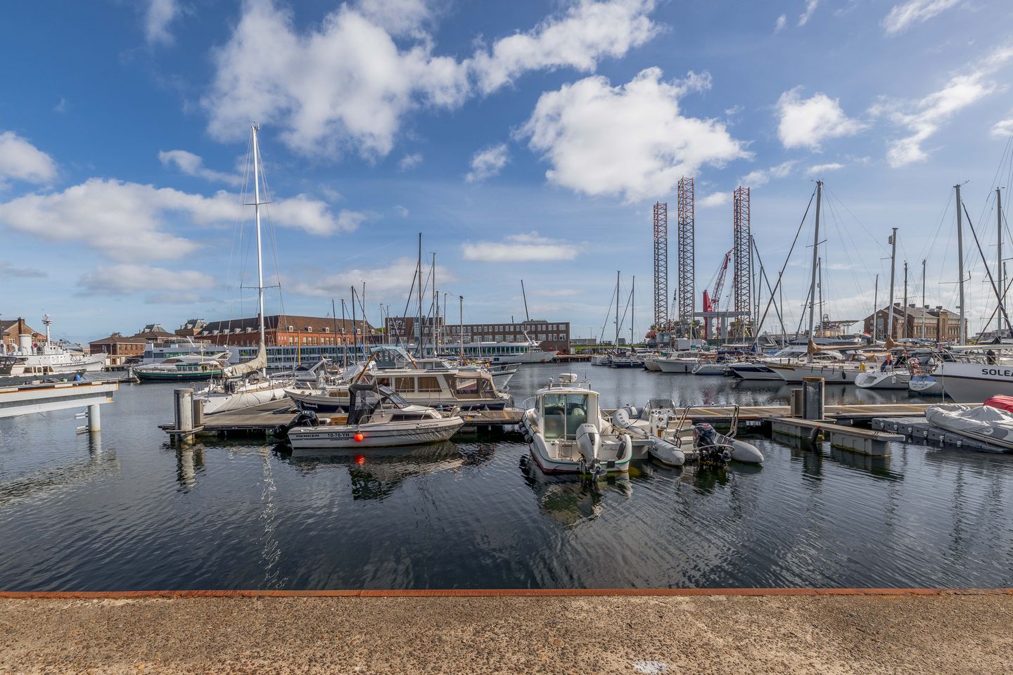 View photo 2 of Willemsoord 39