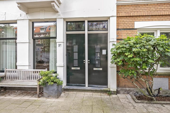 Photo 2 of Van Breestraat 37-2