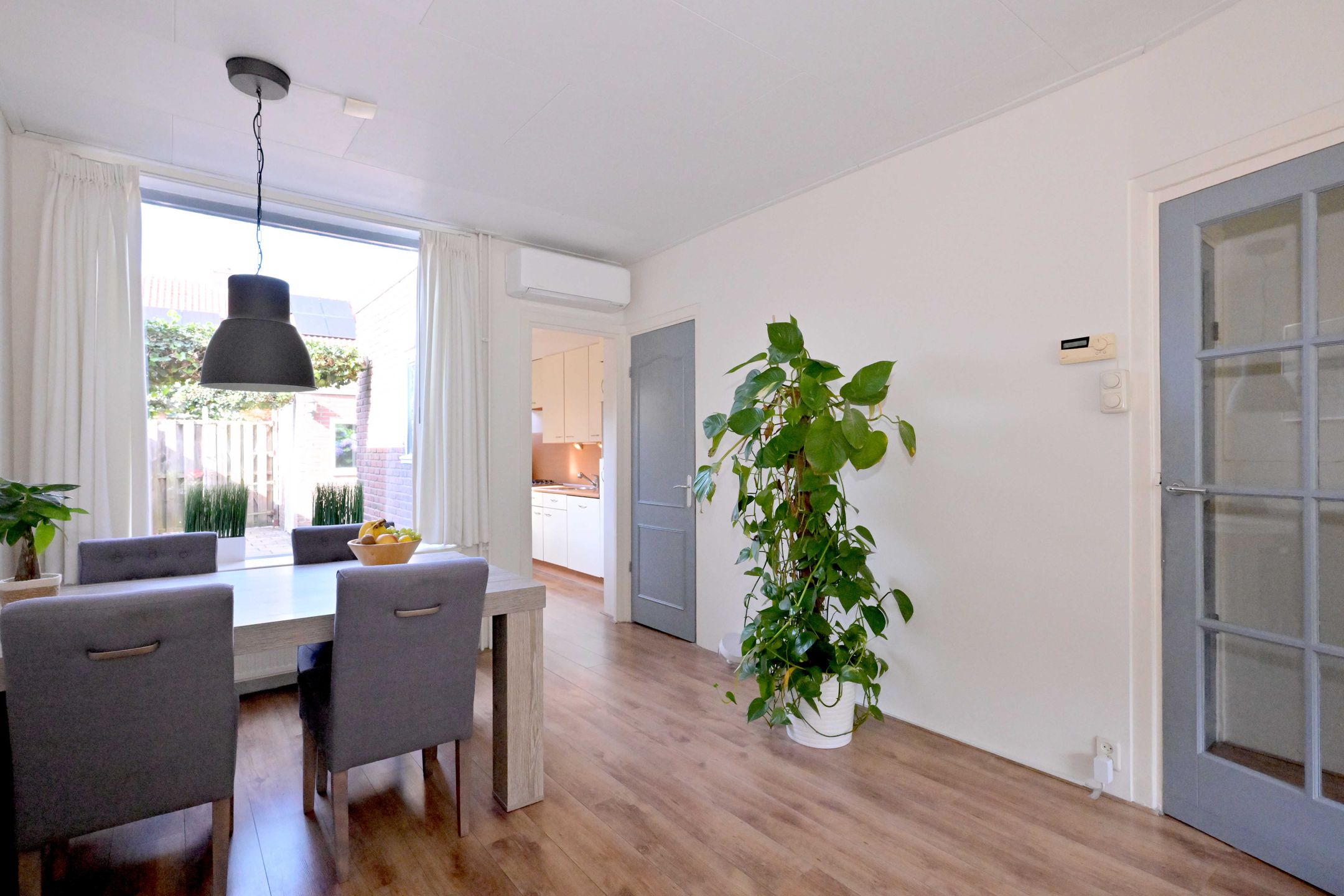 Photo 6 of Wouwermanstraat 34