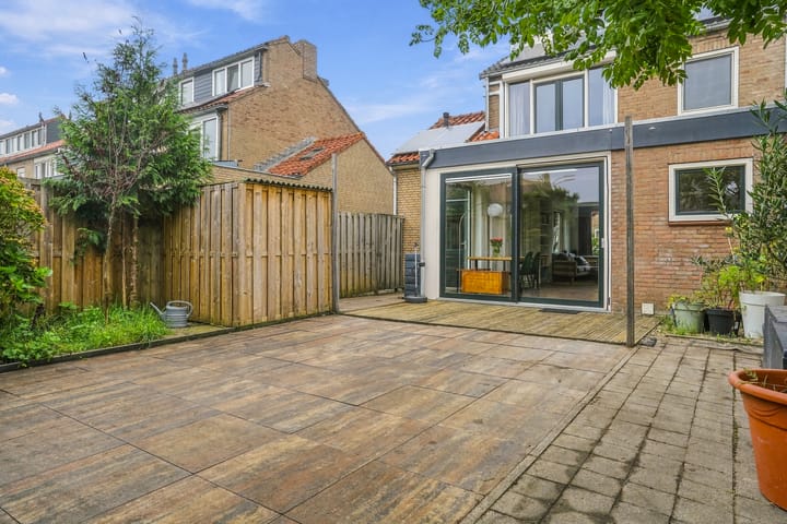 Twee-onder-één-kap te koop: Fresialaan 26, De Kwakel