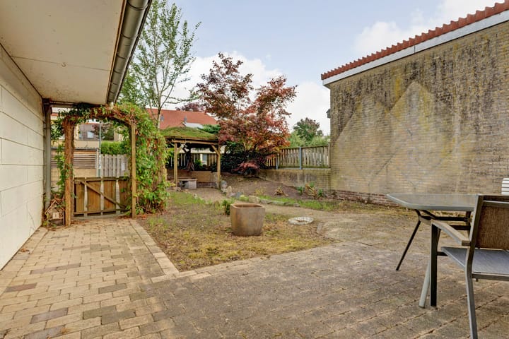 Tussenwoning te koop: Sneeuwvlok 16, Elst (Ge)