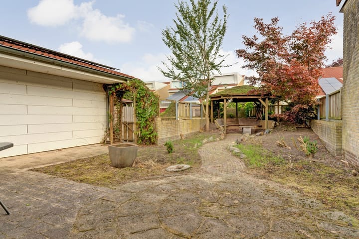 Tussenwoning te koop: Sneeuwvlok 16, Elst (Ge)