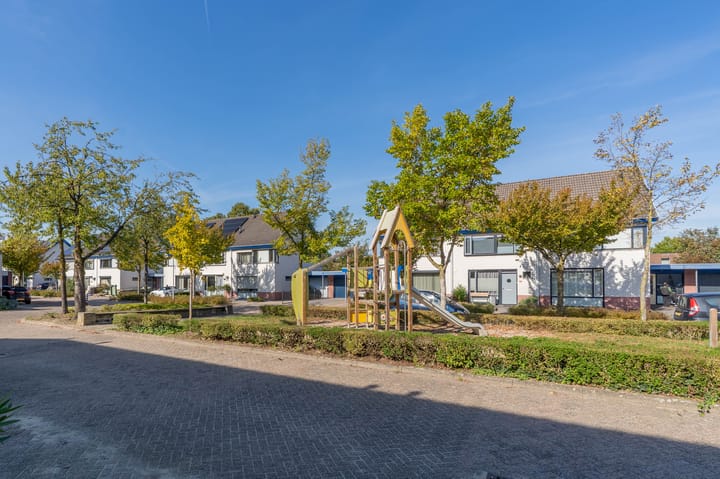 Tussenwoning te koop: Vossestaart 8, Venray