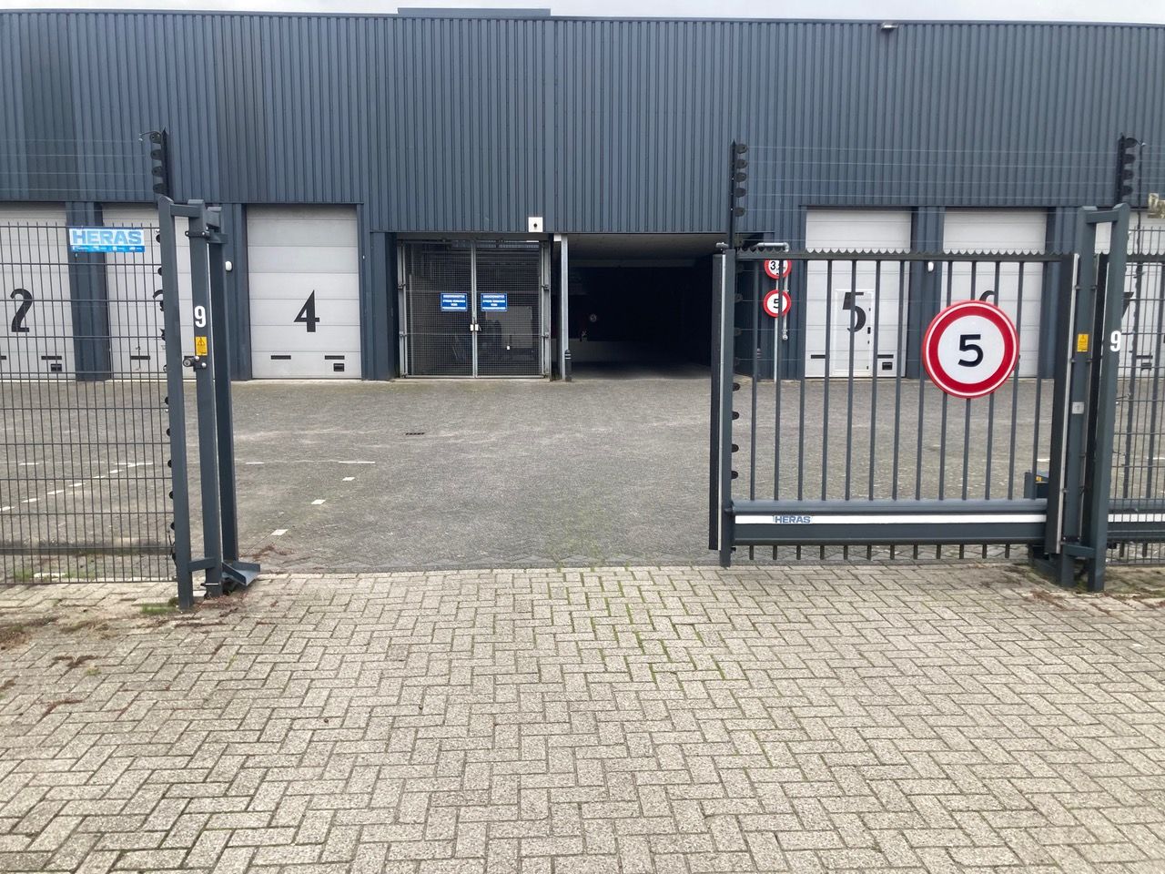 View photo 2 of Arnhemseweg 9-33