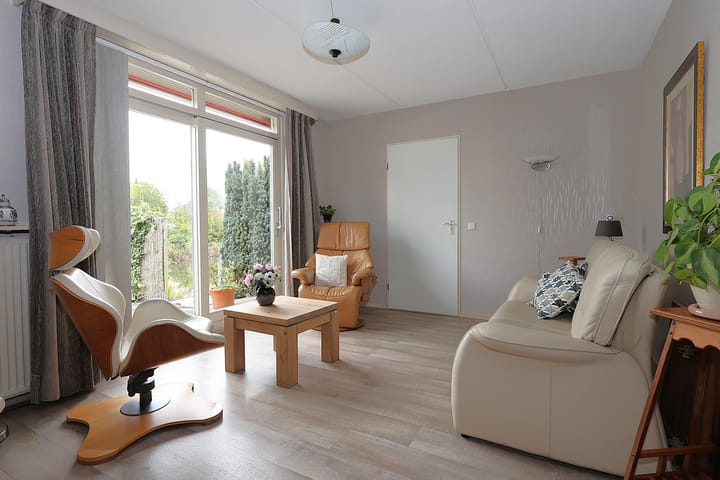 Twee-onder-één-kap te koop: Oude Dijk 9, Sneek