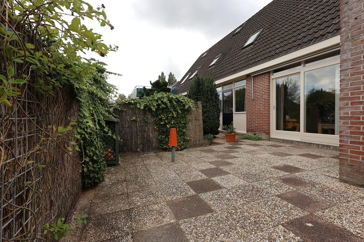 Twee-onder-één-kap te koop: Oude Dijk 9, Sneek