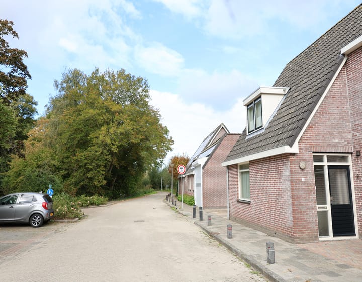 Twee-onder-één-kap te koop: Oude Dijk 9, Sneek
