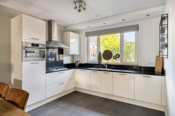 Tussenwoning te koop: Klaproos 6, Alphen (Nb)