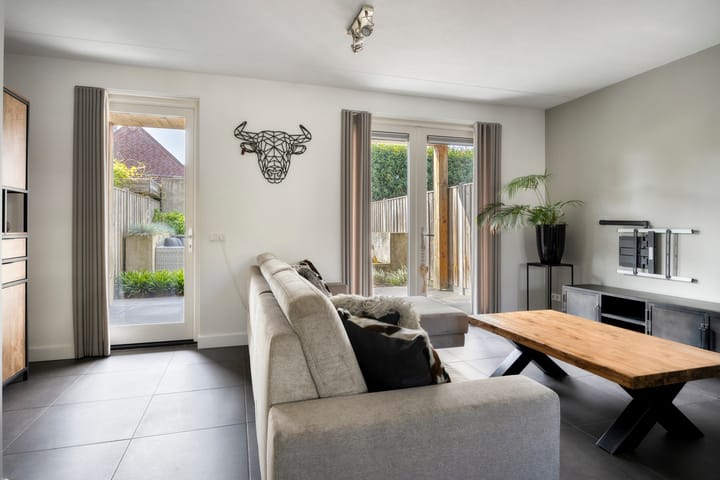 Tussenwoning te koop: Klaproos 6, Alphen (Nb)