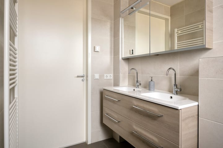 Tussenwoning te koop: Klaproos 6, Alphen (Nb)