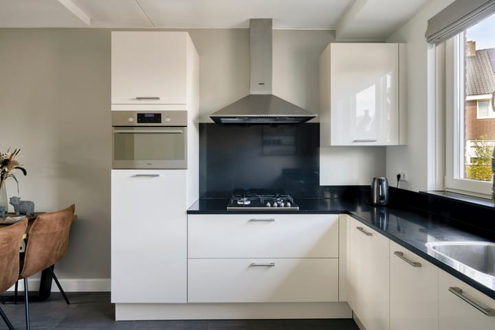 Tussenwoning te koop: Klaproos 6, Alphen (Nb)