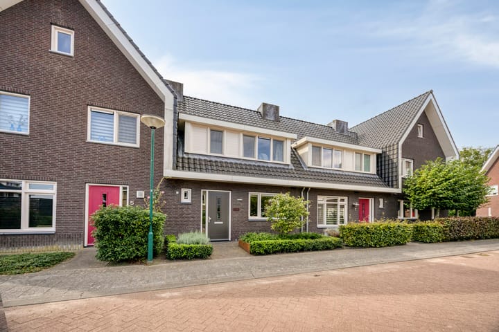 Tussenwoning te koop: Klaproos 6, Alphen (Nb)