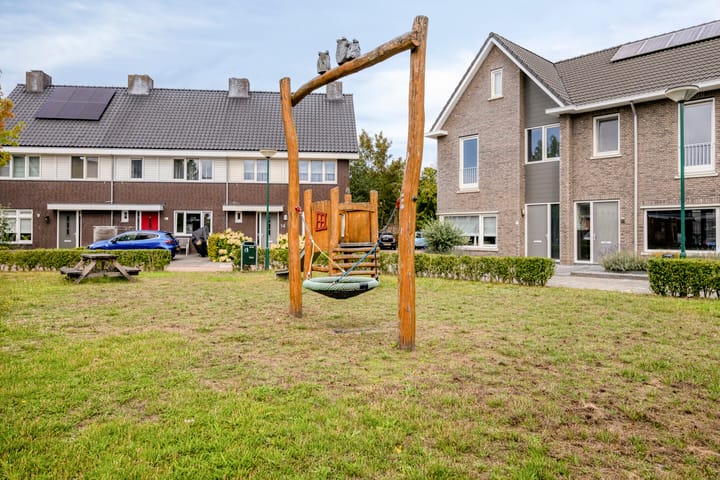 Tussenwoning te koop: Klaproos 6, Alphen (Nb)