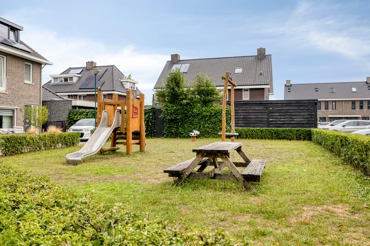 Tussenwoning te koop: Klaproos 6, Alphen (Nb)