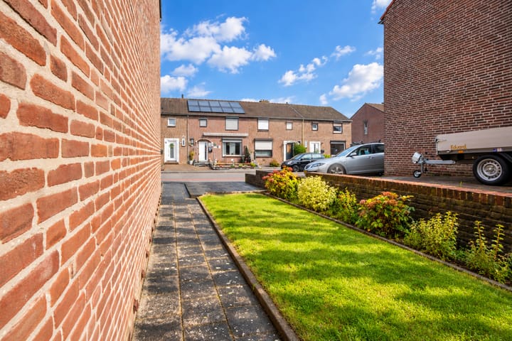 Hoekwoning te koop: Burgemeester Loysonstraat 7, Landgraaf