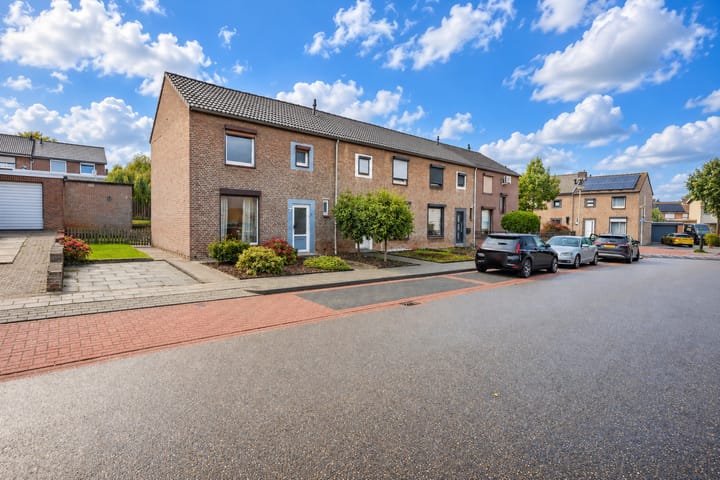 Hoekwoning te koop: Burgemeester Loysonstraat 7, Landgraaf