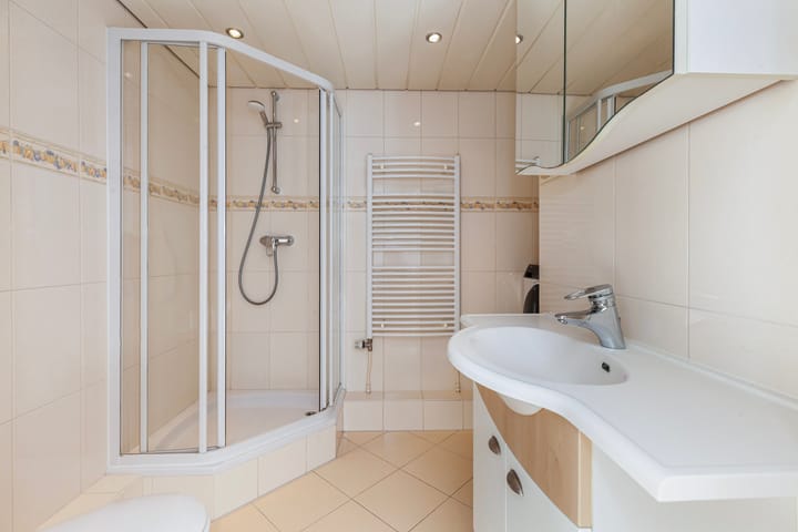 Photo 4 of van der Waalsstraat 85