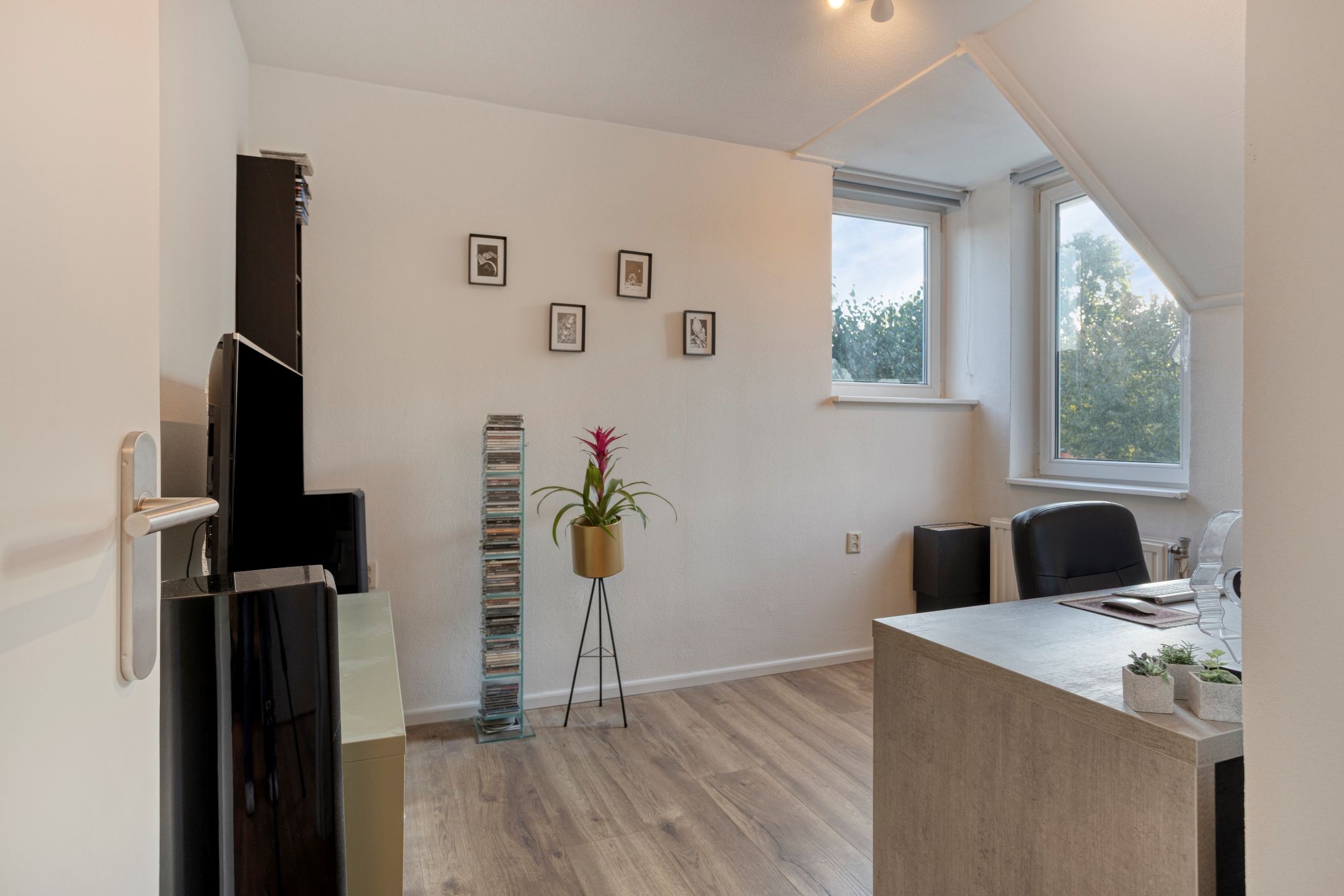 Photo 30 of Burg. Van Laarstraat 20
