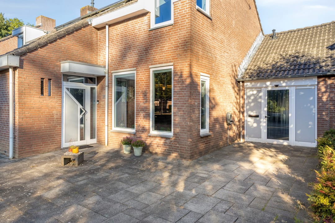 Photo 2 of Burg. Van Laarstraat 20