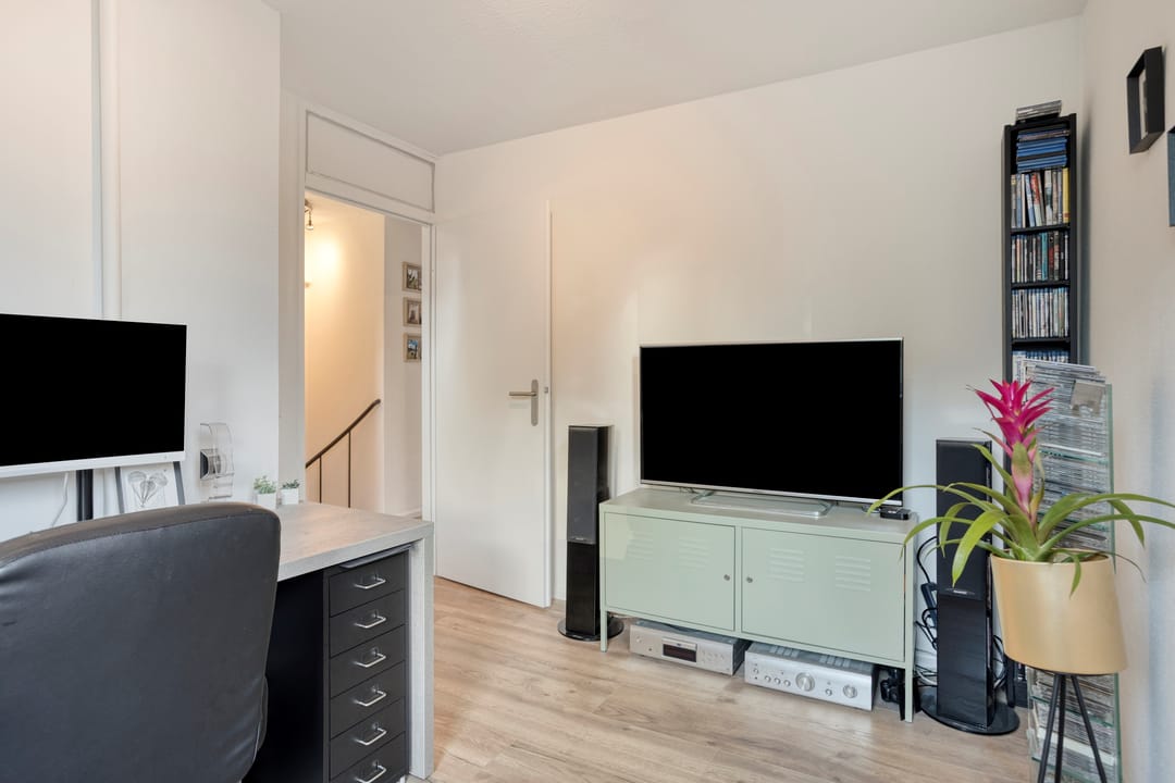 Photo 31 of Burg. Van Laarstraat 20