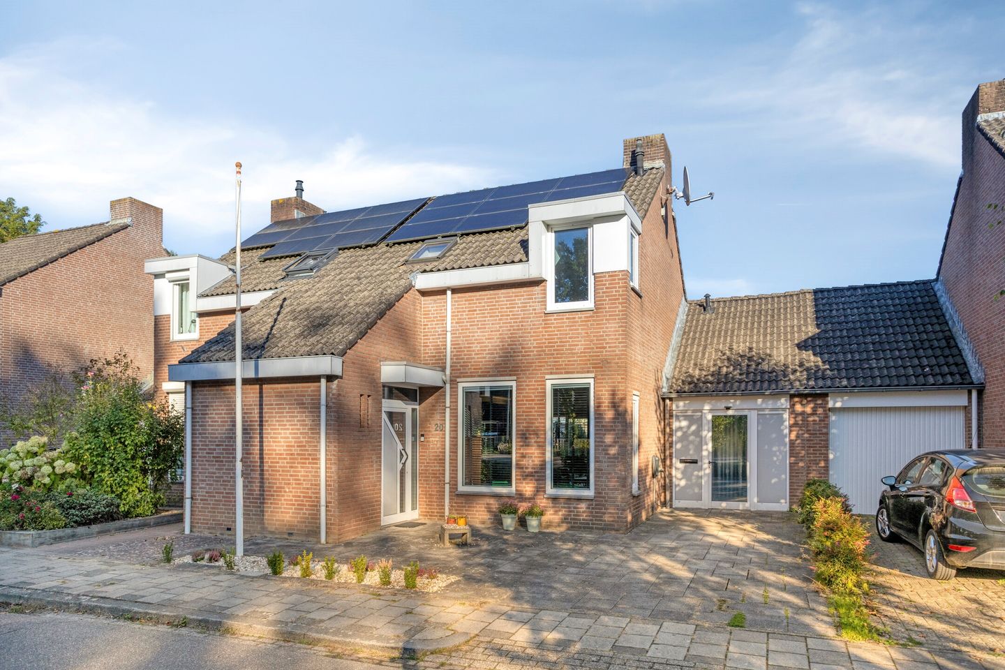 Photo 44 of Burg. Van Laarstraat 20